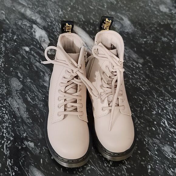 BRAND NEW DR. MARTENS LEATHER KIDS BOOT - Picture 2 of 15